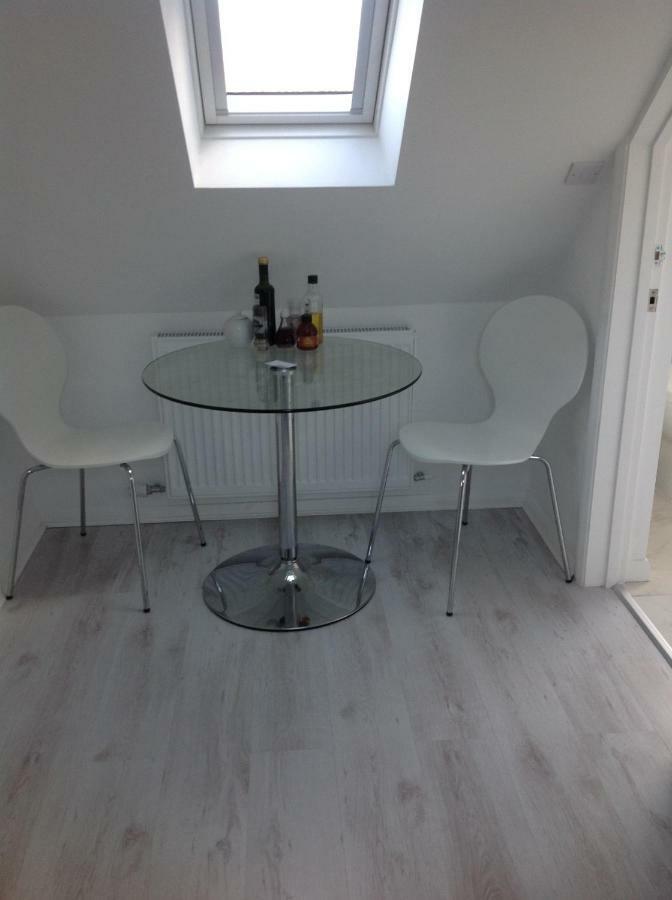 Number Forty One Bed and Breakfast Hillingdon Eksteriør billede
