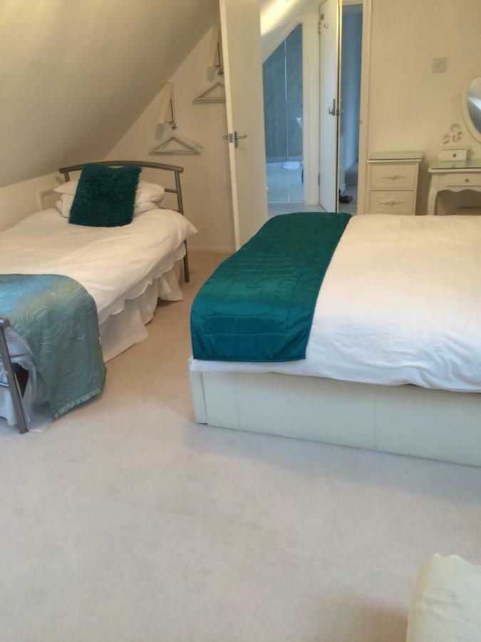 Number Forty One Bed and Breakfast Hillingdon Eksteriør billede