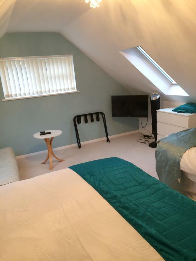 Number Forty One Bed and Breakfast Hillingdon Eksteriør billede