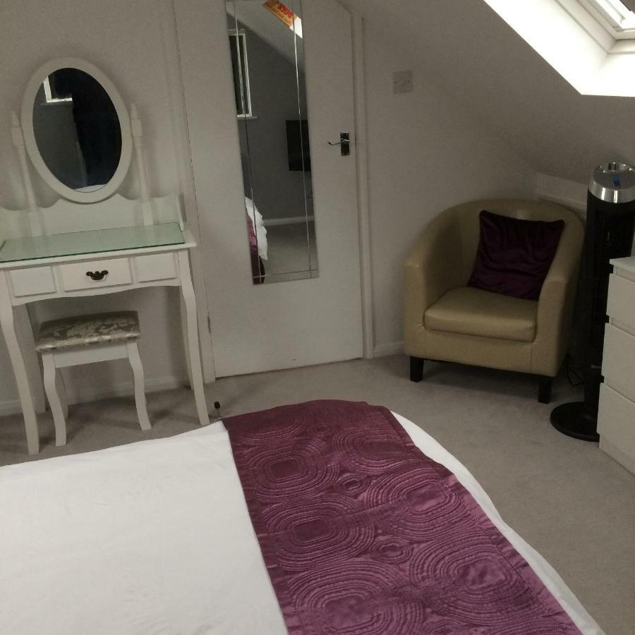Number Forty One Bed and Breakfast Hillingdon Eksteriør billede