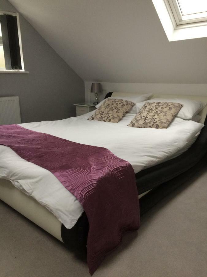 Number Forty One Bed and Breakfast Hillingdon Eksteriør billede